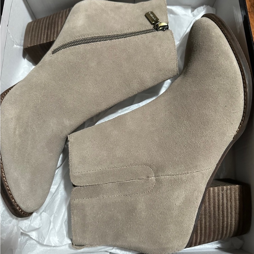 BLONDO SUEDE BOOTIES 9.5